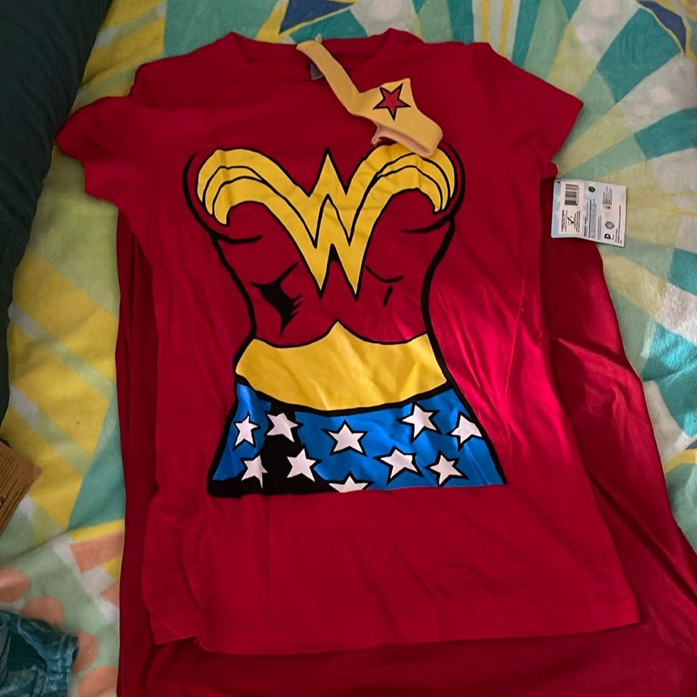 NWT Wonder Woman tshirt with headband and detachable cape